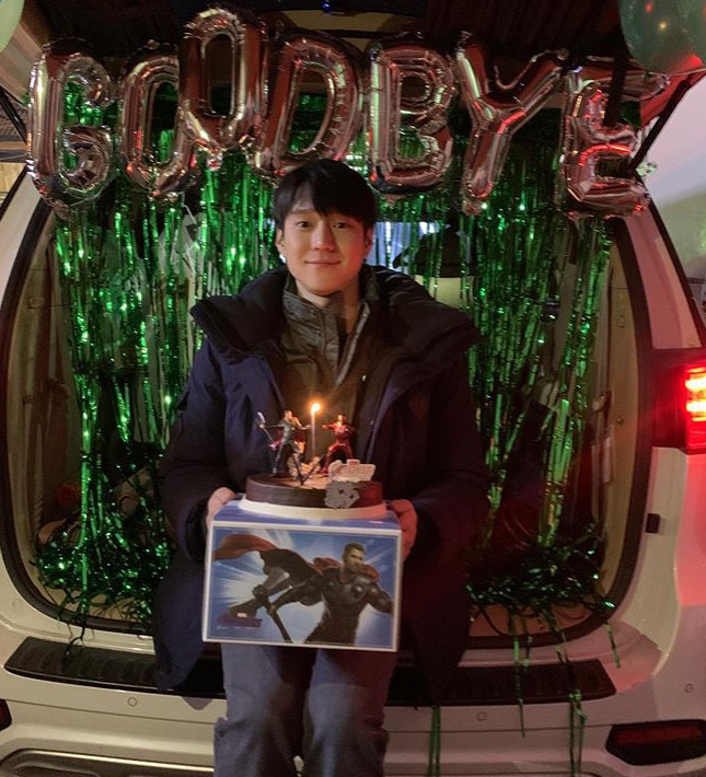 Actor Go Kyung-pyo thanked the staff while he finished shooting the JTBC drama Personal Life.Go Kyung-pyo opened the statement on November 15 on his personal Instagram, I finished shooting the drama Personal Life this morning.When I first worked as the longest person in the team through this work, I was nervous and burdened, and it is a great blessing for me to be able to work with you.I would like to be together in the future and I was so happy that your heart was touched by you who took care of me in the field. Your sincerity has comforted me, not as someone has to do or force me to do it.Thank you so much ... thanks to this, I have a page full of pleasant stories. Go Kyung-pyo in the photo is laughing brightly with the cake prepared by the staff.The affection of the staff celebrating Go Kyung-pyo, who finished safely until the last shooting, doubled the warmth.Meanwhile, Personal Life, starring Go Kyung-pyo, is broadcast every Wednesday and Thursday at 9:30 pm JTBC.