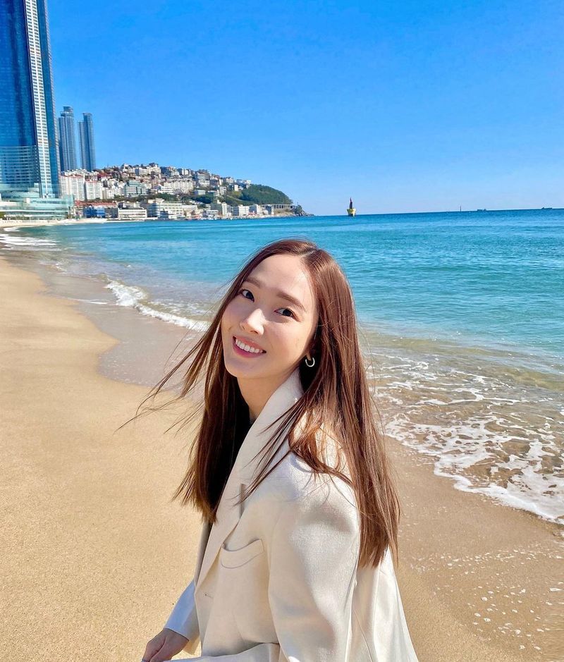 Singer Jessica has revealed her current status At the beach through SNS.Jessica posted several photos on her personal social media on November 15.In the photo, he matched his white jacket with black top and bottom, followed by a pose in front of the approaching waves and boasted of his Beautiful looks.Suk Jae-hyeon