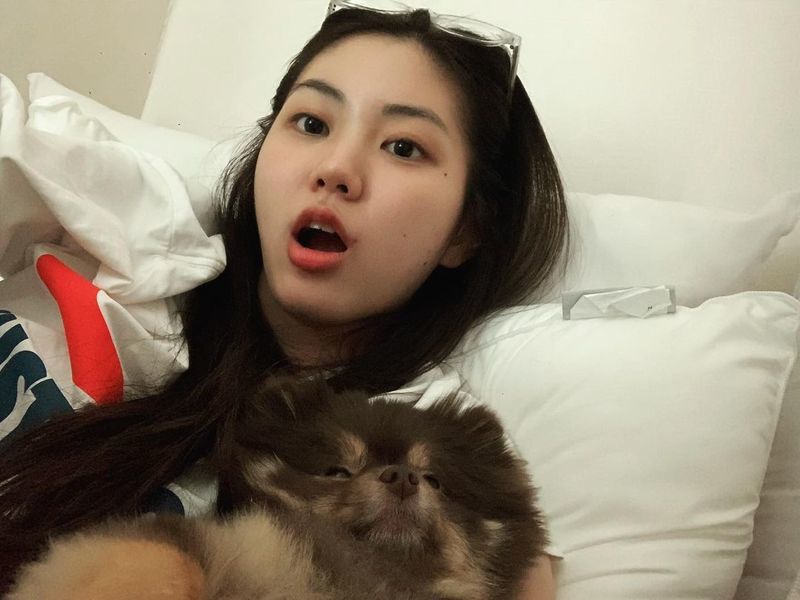 Group CLC member Kwon Eunbin has revealed the latest situation.Kwon Eunbin posted several photos on his SNS on November 16 with an article entitled Lovely tail and tail master I am a tail aunt.In the photo, Kwon Eunbin wore a comfortable T-shirt and gave off a cute charm with a playful look.Kwon Eunbin is having a happy routine, taking pictures with puppy.Meanwhile, the group CLC, which Kwon Eunbin belongs to, released HELICOPTER on September 2.jang hee-soo
