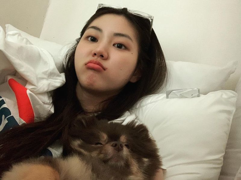 Group CLC member Kwon Eunbin has revealed the latest situation.Kwon Eunbin posted several photos on his SNS on November 16 with an article entitled Lovely tail and tail master I am a tail aunt.In the photo, Kwon Eunbin wore a comfortable T-shirt and gave off a cute charm with a playful look.Kwon Eunbin is having a happy routine, taking pictures with puppy.Meanwhile, the group CLC, which Kwon Eunbin belongs to, released HELICOPTER on September 2.jang hee-soo