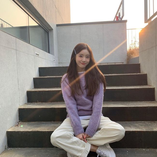 Girl group WJSN member LUDA showed off Smile as beautiful as Noel.LUDA posted a recent update on her Instagram account on Wednesday, posting photos with heart emojis.The photo showed LUDA sitting on the stairs and taking pictures against Noel.Wearing a light-violet sweater, LUDA boasted a sense of adding a soft-bright heart emoji, such as sweater colour.The white skin and the dense LUDA features enhance the cute charm. LUDAs unique eyes and Smile shake the hearts of friendships.Meanwhile, LUDA is working as a WJSN unit.