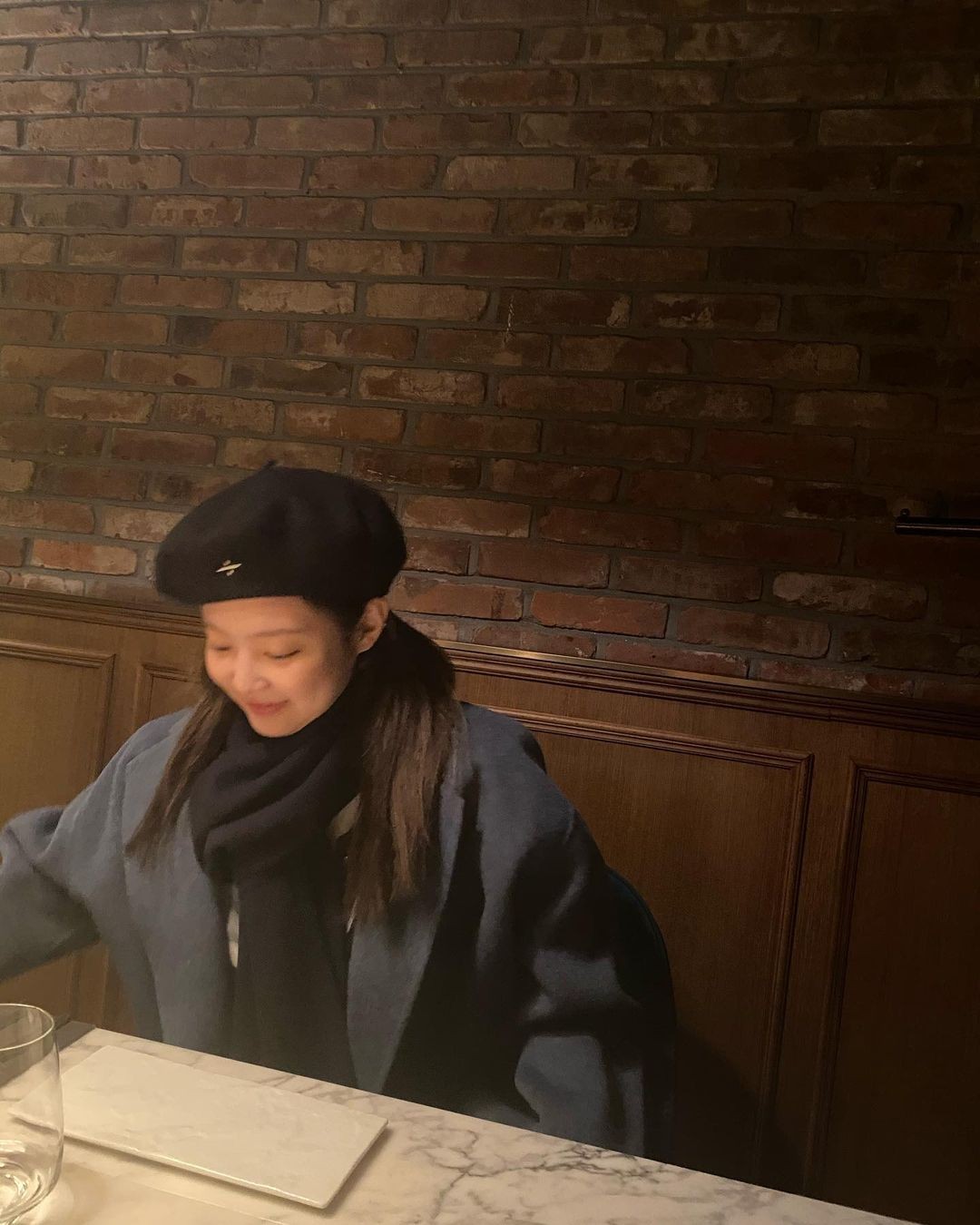 BLACKPINK Jennie Kim and beret are also perfect match.. What about this loveliness? BLACKPINK Jennie Kim delivered the latest news.On the 16th, Jennie Kim posted several photos with facial expressions on her Instagram.In the picture, Jennie Kim is wearing a black beret. Jennie Kim, who avoided the cold by closing her scarf, drew attention with her baby-like, soft face. Jennie Kim, who looked at something intently, also boasted a perfect side profile, even with a concave-shaped three-dimensional effect.In addition, Jennie Kim, who wore a coat at the restaurant, showed off her beauty with the appearance of a lively girl. Fans expressed their affection with comments such as pretty, cute, and I love you.On the other hand, BLACKPINK Jennie Kim took first place in the big data analysis in November 2020 for girl group personal brand reputation.