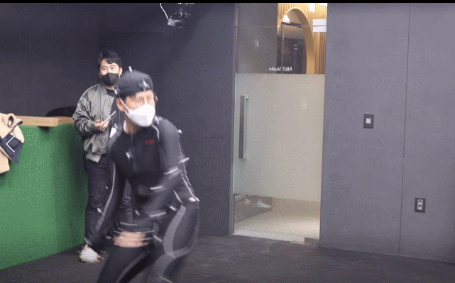 ▲ 겉멋이 잔뜩 들어간 강한결 기자의 투구폼. 사진=김찬홍 기자