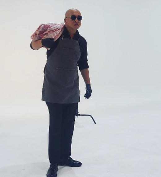 Composer and Singer Don Spike reported on the latest.On the 18th, Don Spike wrote in his personal Instagram, Please walk with a lot of interest because home shopping and low and low stores will meet soon.Don Spike, in the photo, stands with a charismatic look with a big raw meat, especially the slim body and manly atmosphere of the diet.The netizens who saw this showed various reactions such as I believe, It is so fun and Meat is always right.On the other hand, Don Spike was surprised to answer 25kg to a fan question How tall did you fall?