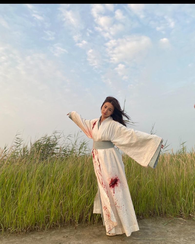 Actor Park Ha-sun thanked viewers for their love.Park Ha-sun posted a picture on November 18th with a personal instagram saying, The audience rating has risen more than the first room and the season 2 Coin Princess VIP is already the last broadcast next week.Park Ha-sun in the photo is uncovering his hair in a bloody clothes and imitating Kangshi. It is a scary makeup but it caused a laugh in conjunction with the contents of tvN postpartum care center.Especially, the increase in ratings and the appearance of happy at the request of Season 2 attracted attention.The netizens who watched this responded such as Please give up season 2 and I can not give up and I am really cute for my sister Acting.On the other hand, the drama Sanhu Choriwon starring Park Ha-sun is broadcast every Monday and Tuesday on tvN.park jung-min