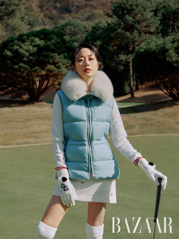 A picture of Kim Hyo-jin has been released.Actor Kim Hyo-jin, who has been attracting attention as a splashing act in the JTBC drama Private Life, has released a fashion picture with the magazine Harpers Bazaar.The picture, which was held in a wide field, is accompanied by premium golf wear brand Muncing Wear and Lecoq Golf, which has stylish sensibility.Actor Kim Hyo-jin showcased a variety of look from leather jackets to casual jumpers, bringing both chic and elegant.Munsing Wears mix-match look featured a variety of winter outerwear, including a sophisticated tweed Jumper set, a warm long goose down and a soft per best.I filmed in the background of the field, but it showed that I can dig fashionably enough in everyday life beyond golf wear.As a fashionista, Actor Kim Hyo-jin said it is a good item to produce not only golf but also daily look.In the afternoon, he changed mood and showed casual style Lecoq golf look.A mix of beanies, velvet-like goose, and jogger pants to complete styling that is also worthy of attention in the field.In addition to this, the pattern jumper that is a point is added to the pleat skirt to create a more fashionable and sensual look.Lecoq Golf is expected to be able to meet sporty yet stylish look from outer to inner and pants this season.More fashion pictures of Actor Kim Hyo-jin in front of the camera can be found in the December issue of the magazine Harpers Bazaar.Photo Offering Harpers Bazaar