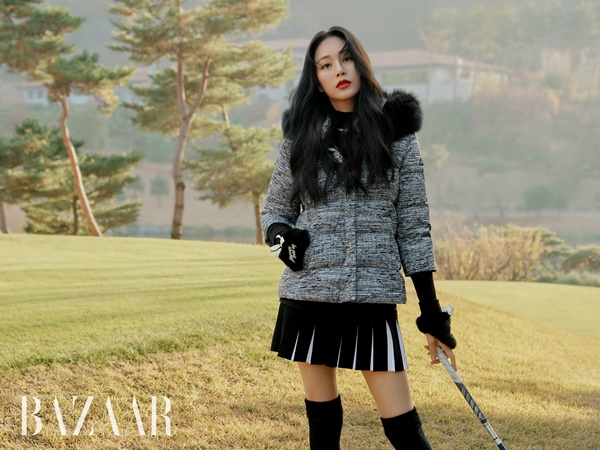 A picture of Kim Hyo-jin has been released.Actor Kim Hyo-jin, who has been attracting attention as a splashing act in the JTBC drama Private Life, has released a fashion picture with the magazine Harpers Bazaar.The picture, which was held in a wide field, is accompanied by premium golf wear brand Muncing Wear and Lecoq Golf, which has stylish sensibility.Actor Kim Hyo-jin showcased a variety of look from leather jackets to casual jumpers, bringing both chic and elegant.Munsing Wears mix-match look featured a variety of winter outerwear, including a sophisticated tweed Jumper set, a warm long goose down and a soft per best.I filmed in the background of the field, but it showed that I can dig fashionably enough in everyday life beyond golf wear.As a fashionista, Actor Kim Hyo-jin said it is a good item to produce not only golf but also daily look.In the afternoon, he changed mood and showed casual style Lecoq golf look.A mix of beanies, velvet-like goose, and jogger pants to complete styling that is also worthy of attention in the field.In addition to this, the pattern jumper that is a point is added to the pleat skirt to create a more fashionable and sensual look.Lecoq Golf is expected to be able to meet sporty yet stylish look from outer to inner and pants this season.More fashion pictures of Actor Kim Hyo-jin in front of the camera can be found in the December issue of the magazine Harpers Bazaar.Photo Offering Harpers Bazaar