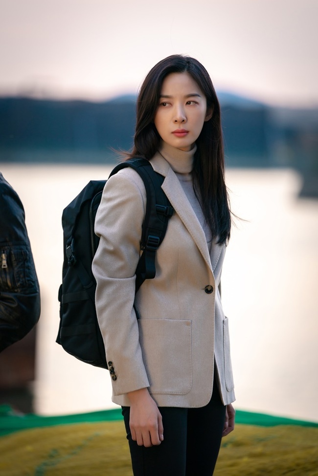 Actors Kim Seolhyun and Lee Chung-ah emit different charms with action and analysis.TVNs new Monday and Night Drama (directed by Kim Jung-hyun/playplayed by Shin Yu-dam) released Kim Seolhyun and Lee Chung-ah Steel on November 19. and Night is a preview of Murder Murder, She Wrote, which digs into the secrets of the questioning incident in a village 28 years ago, which is related to the mysterious events that are happening now.Namgoong Min (played by Do Jung-woo), Kim Seolhyun (played by Gong Hye-won), Lee Chung-ah (played by Jaymi) and Yoon Sun-woo (played by Moon Jae-woong) were cast.Especially, expectations for the two-color charm that Kim Seolhyun and Lee Chung-ah will show.In the play, Kim will play the role of Police Communication, which is a means and method, and Lee Chung-ah will play the role of the FBI dispatch Susa Jaymi, who returned to Korea like fate.The two men predicted that they would be attracted to the house theater with the same two-color charm.First, in the play, Kim Seolhyun is an actionist who does not care about his body. When he sees the case, he is a hot-blooded character who arrives at the scene before anyone else.It is also the owner of the charm of the cider that does not know how to say everything you want to say and turn around.Especially, the cool stone fastball that is flying regardless of status will give a thrilling cider to the house theater.So I am interested in the explosion of the wild and tough charm of Seolhyun that I have never seen before.So, Seolhyun not only paid close attention to the external part with natural styling such as a tangled ponytail hairstyle and shirt, but also said that he had been trying and troubled by attending Action School for the first Police role of his life.Especially in the video released earlier, Kim Seolhyun is playing Hot Summer Days, which does not divide his body while running and rolling all the time, and hopes are gathered for his broadcast with his wild charm and action god.Lee Chung-ah, on the other hand, is an analyticalist who solves the case with a cool and precise personality.A former FBI criminal psychology expert, he will join the special team as a dispatch Susa officer to solve the preliminary Murder in Korea and reveal his presence.Lee Chung-ah, who is on the scene to solve the core of the case, raises his interest by saying that he runs Susa with rational judgment and confronts Namgoong Min and Kim Seolhyun.Lee Chung-ah, in the meantime, shows fluent English conversation skills as the FBI.Especially, Lee Chung-ahs outstanding English conversation was revealed in the script reading video, which caused a big topic among netizens.This will exploding Lee Chung-ahs intellectual charm; interest in Lee Chung-ahs performance, which has poured out a multi-faceted effort for the character, is heightened.The two-color charm of Seolhyun and Lee Chung-ah will explode, the production team said. With the veiled special team detective Namgoong Min, the Wild-charming fever Police Kim Seolhyun, and the FBI-based dispatcher Lee Chung-ah will show off their intellectual charms. The hidden truth behind it will make the house theater fall into it.I hope youll see their performance.