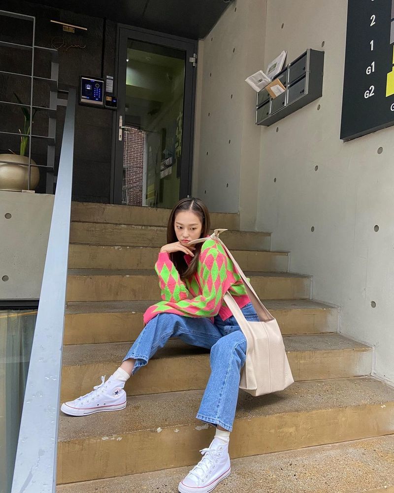 Group CLC member Jang Ye-eun has revealed the latest situation.Jang Ye-eun posted a picture on his SNS on November 19 with an article entitled Where to go.Jang Ye-eun in the photo showed a refreshing charm by wearing jeans and various colored cardigans.Jang Ye-eun sat down on the stairs and posed for a deadly pose and V, creating a playful atmosphere.On the other hand, group CLC, which belongs to Jang Ye-eun, released HELICOPTER on September 2.jang hee-soo