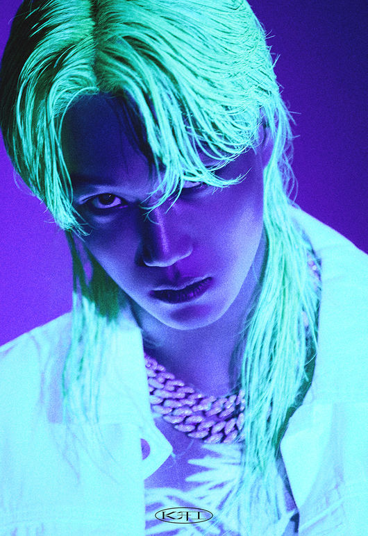 EXO Kai (a member of SM Entertainment) will present a straight-line love song that will fall into the new song Mmmh.Kais first Solo album KAI contains a total of six songs in various moods, including the title song Mmmh, and all music sources will be released at 6 p.m. on the 30th, drawing high attention.In particular, the title song Mmmh is an R&B pop song that combines simple yet addictive melodies on a minimalist track, and it has released the heart that is attracted to the opponent who first encountered the lyrics in a frank and confident tone.In addition, as Kai has proved the aspect of World Class Performer by concentrating global fans attention with powerful performance and extraordinary stage control through EXO activities, expectations are also being amplified for new stage and performance to be shown with Solo song Mmmh.Meanwhile, Kais first mini album KAI will be released on November 30th.SM Entertainment