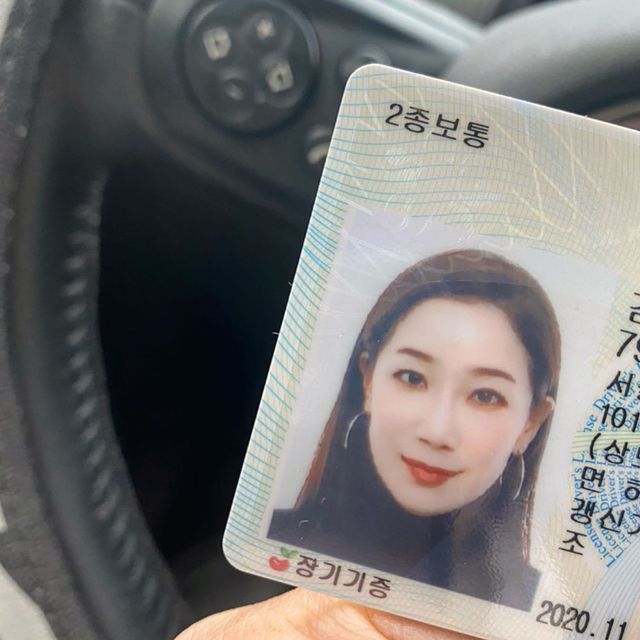 Actor Kim Ha-Young has released a humiliating photo of the proof.Kim Ha-Young wrote on his instagram on the 19th, License renewal. License test photo camera. I got it as an English license that can be used in foreign countries.I hope that someday I will be able to write again. The photo shows Kim Ha-Youngs proof photo, which was taken with a camera installed at the license test site, but it attracts attention by boasting of its humiliating beauty.Kim Ha-Young also released his drivers license, which was captioned with the article Long-term Donation.Kim Ha-Young had a good influence by adding a hashtag called Life Sharing and United Network for Organ Sharing.On the other hand, Kim Ha-Young is currently appearing on MBC New TV Surprise.