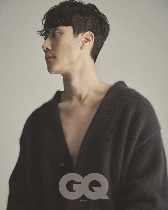 Actor Jung Woo, who plays the role of the provincial government team leader Royal Prerogative in the movie Neighbors Village, released a picture full of Reversal story charm through the December issue of GQ Korea published on November 20.Jung Woo, who returns to the new film Neighbors by director Lee Kyung-kyung, is showing a new look as a fashion picture for a long time.Jung Woo showed the reversal story charm of a chic atmosphere that is completely different from the appearance of the Royal Prerogative in the movie, which shows a pleasant and pleasant eavesdropping chemistry with his home isolation neighbors house.Jung Woo, who conveyed his sincerity through honest interviews from the present mind ahead of the release of Neighbors to the future as an actor, said, Neighbors is a work that I could grow up as an actor.Jung Woo, who attended the premiere of the audience monitoring of the Neighbors village and watched the movie with the audience, said, In the period of 0.1 seconds, I saw the feelings of the people next to me before I felt my feelings, and I had a new experience of laughing and crying together.As such, Jung Woo has expressed his delicate and warm heart by revealing that he has experienced the touching message of the movie that he sympathizes with his home isolation neighbor and is reborn as a true neighbor in reality.The movie Neighbors is a story about a wiretapping team in a demotion crisis moving to the house next door to a politician Family who is isolated from his home.November will be released on Saturday.