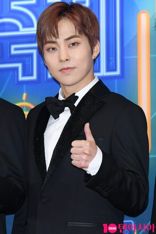 Xiumin will become the first soldier of EXO. Xiumins agency SM Entertainment said on December 23, Xiumin is currently on a last-year vacation and will be discharged on December 6th according to the instructions to discharge without returning to the unit to prevent the spread of Corona 19.There is no separate Discharge Event. As a result, Xiumin becomes the first member of EXO.EXO D.O. and Chen are currently in military service.Xiumin joined the active duty on May 7 last year.After completing basic military training, he was selected as an assistant to the recruitment training team and appeared in the armys musical return. Next, he took a picture of Xiumin, who captivated his girlfriend with visuals like a prince before enlistment.Xiumin, who met at an event in May 2015, is thrilled by her appearance five years ago.In November 2015, at the talk concert Play the Challenge, a heart-flying Xiumin towards EXOel.In January 2016, Xiumin attended MBC 2016 Idol Star Athletics Wrestling Futsal Archery Championships.In November 2016, SBS Power FM 20th anniversary concert POWER 20 attended and showed animal charm Xiumin.2018Xiumin transformed into a cute squirrel at the production presentation of the video service corn (oksusu) ExOs Ladder Ride and World Travel - Chen Bag City Japan in May.2018In December, Xiumin attended the SBS Gayo Daejeon awards ceremony, showing off her chic charm.2018Xiumin attended the 2018 KBS Song Festival Awards ceremony in December.In May last year, Xiumin joined the group for the first time among EXO members, who revealed a short cut of her hair through her Instagram the day before.