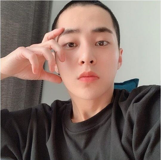 Singer Xiumin becomes EXOs first gunstone.Xiumin was the first member of EXO to join active duty in May last year.Currently, EXO is serving members EXO D.O., guardian and Chen, and EXO D.O. is expected to be discharged in January next year.glossy bag