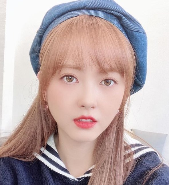Go Ah-ra posted several photos on his SNS on the 23rd with the article Haru cheer up today.The photo shows the image of Go Ah-ra in the KBS2 Do Do Sol Sol La Sol filming scene.Go Ah-ras fresh-cut visuals, wearing a sailor knit and a bread hat, catch the eye.The fans who saw the photos responded such as It is really beautiful, Lara is cute and I want to see it soon.On the other hand, KBS2 tree drama Do Do Sol Sol La Sol, starring Go Ah-ra, has only two times to the end.