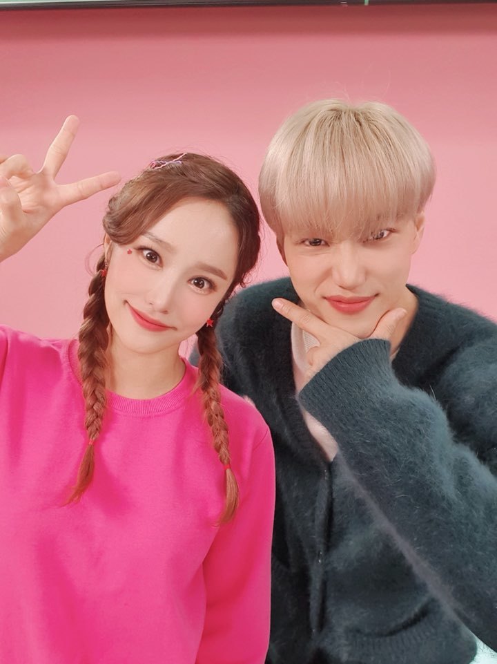 Group EXO Kai and Youtuber Hajini have made a surprise collaboration.On the afternoon of November 23, SM Entertainment reported on the collaboration of Kai and Hajini through the EXO official Twitter account; it also released photos of the two together.According to the post, the video with Kai and Hajini will be released at 4:30 pm on November 24, and fans expectations are rising for the unique combination that has never been seen anywhere.Meanwhile, Hajini is a popular kids creator with about 2.46 million subscribers. It is called super-principal and mainly provides various contents for elementary school students.Kai is set to release her first Solo album, Kai (KAI), on November 30; and will continue her Solo career with her title song Mmmh.Lee Su-min