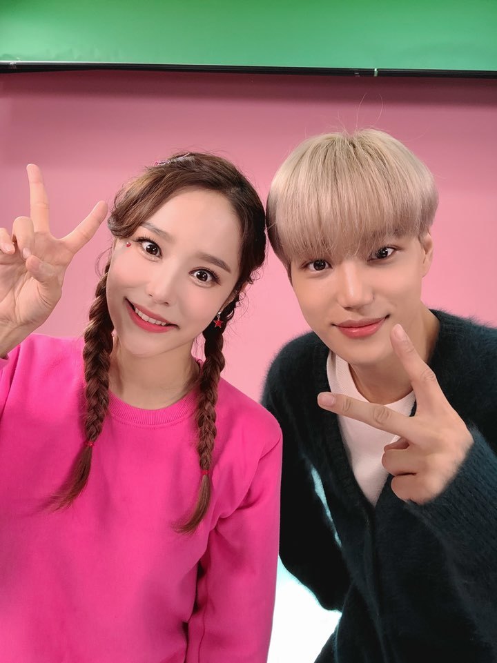 Group EXO Kai and Youtuber Hajini have made a surprise collaboration.On the afternoon of November 23, SM Entertainment reported on the collaboration of Kai and Hajini through the EXO official Twitter account; it also released photos of the two together.According to the post, the video with Kai and Hajini will be released at 4:30 pm on November 24, and fans expectations are rising for the unique combination that has never been seen anywhere.Meanwhile, Hajini is a popular kids creator with about 2.46 million subscribers. It is called super-principal and mainly provides various contents for elementary school students.Kai is set to release her first Solo album, Kai (KAI), on November 30; and will continue her Solo career with her title song Mmmh.Lee Su-min