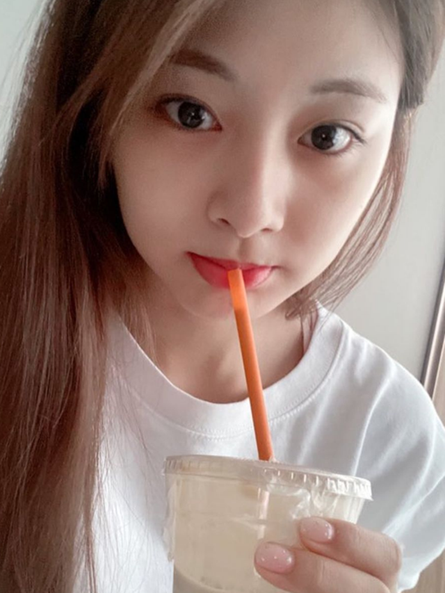 Group TWICE TZUYU showed off its neat look.TZUYU posted a picture on the official Instagram of TWICE on the 23rd with the article The first avocado coffee I ate is so delicious.In the photo, TZUYU is drinking avocado coffee in a white T-shirt, which also boasted a distinctive features in light makeup.The netizens responded with I love you, TZUYU is always pretty and Cute TZUYU.On the other hand, TWICE, which TZUYU belongs to, released the Japan single BETTER on the 18th.PhotoTWICE Official SNS