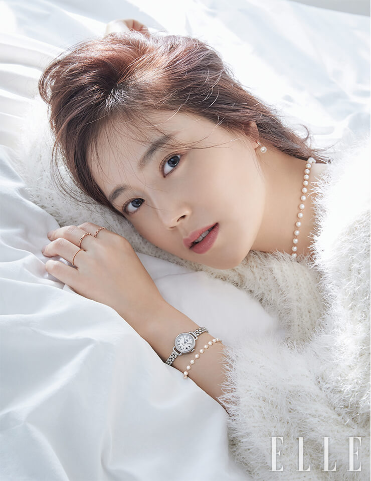 In the pictorial that Elle was released on the 24th, Moon Chae-won shows the charm of various white colors, sometimes like a goddess and sometimes like a girl. The white color, which is sufficient by itself, creates perfect synergy with anything added, is a color that resembles Moon Chae-won.Moon Chae-won showed a variety of charms under the same white color, from the appearance of a goddess in an off-shoulder dress that reveals her thin shoulders in a pictorial, a lovely girl with a modest flower, and a party queen who makes a holiday mood under the soft light.Moon Chae-wons alluring and beautiful appearance can be found in the December issue of Elle and on the official website.Meanwhile, Moon Chae-won performed a hot performance in the tvN Wednesday and Thursday dramaThe Flower of Evil (played by Yu Jeong-hee, directed by Kim Cheol-gyu), which ended last September.