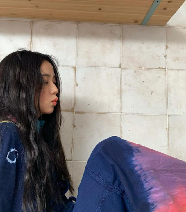 Group BLACKPINK Ji Soo showed off her dreamy charm.On the 24th, Ji Soo posted a photo with a heart emoji on her Instagram. The released photo shows Ji Soo dressed up for a fashion photo shoot.Netizens responded by saying Its really pretty, I dont have a pictorial, and Its shiny.Meanwhile, BLACKPINKs hit songKill This Love, which Ji Soo belongs to, recently surpassed 400 million streaming on Spotify, the worlds largest music platform.Photo|Ji Soo SNS