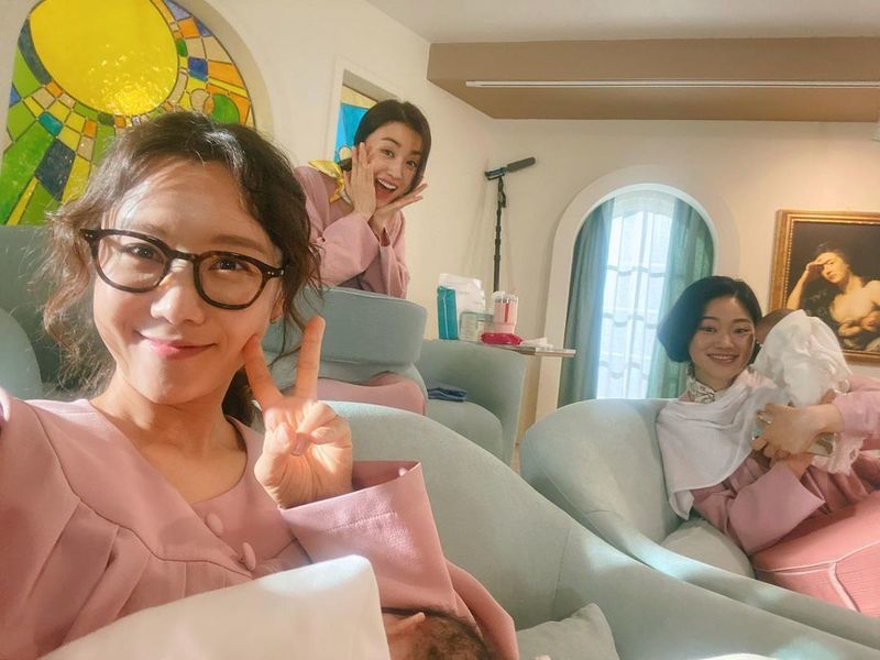 Actor Choi Ja-hye gave the end ofPostpartum care centers.Choi Ja-hye posted on his Instagram on November 24th, Pleasant last summer. I did a script reading while holding my belly button. At the set, I never frowned, and I learned a lot thanks to my good colleagues, seniors, and juniors. care centers.The photos that were released together were taken with the actors during the filming of the drama, giving a glimpse of the friendly atmosphere of the scene. Actors draw attention with playful expressions and bright smiles.Choi Ja-hye added, I was grateful for being able to work with these wonderful people one by one, adding Season 2 Gazua.Meanwhile, tvNs Monday and Tuesday dramaPostpartum care centers ended on the 24th.