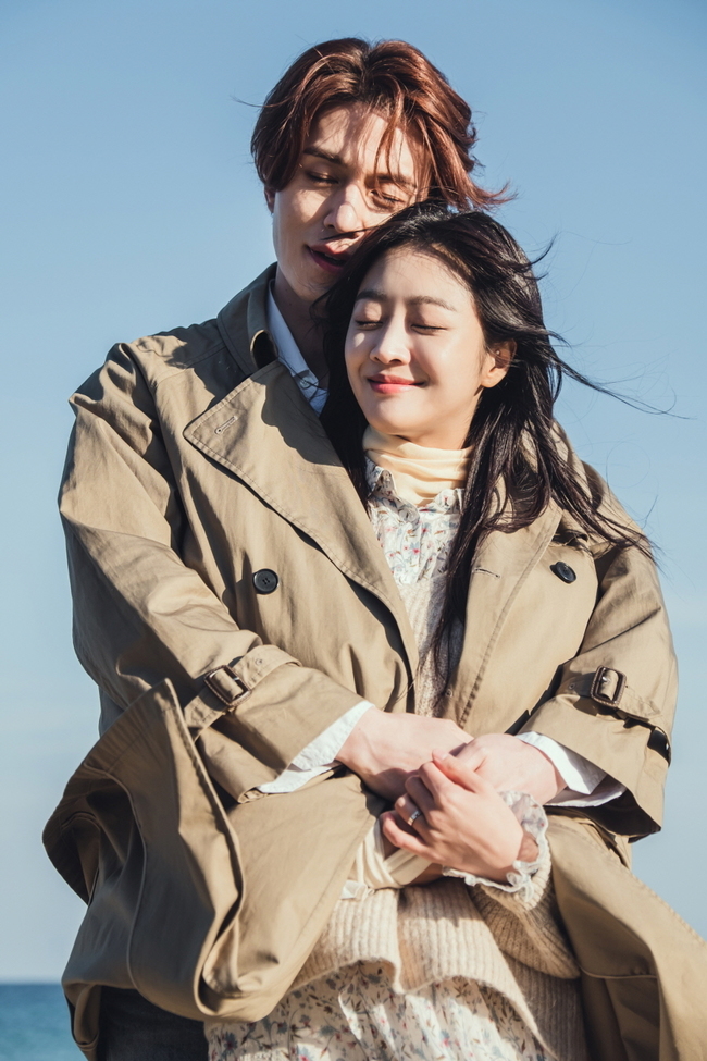 Lee Dong-wook and Jo Boa unveiled a peaceful and beautiful Beach Date.TVN Wednesday and Thursday dramaThe Tale of a Gumiho (screenplay Han Woori/Director Kang Shin-hyo) In the last broadcast, Yiyeon (Lee Dong-wook) tried all the way to put Lee Moo-gi (Italy) to sleep again, but he felt sorry for his headwind. I got it. In addition, the blood of Nam Jia (Jo Boa), which was used to sleep the Imoogi, awakened the pieces of the Imoogi inside Nam Jia, and it was revealed that the body of the Imoogi was actually Nam Jia, raising tension.Meanwhile, on November 25th, two shots of Lee Dong-wook and Jo Boa with their blissful expressions were released. In the play, Yiyeon and Nam Jia spend time alone on the beach under the dazzling sunlight. Yiyeon and Nam Jia share a warm hug while gazing at the vast sea, smiling like ordinary lovers, taking pictures as bright as ordinary lovers, and embracing memories. However, the two, who were sticking together as if they were not going to miss a moment, light up their sad eyes, revealing anxiety about how much happiness in their sweet daily life will go, adding to their pathetic feelings.Above all, it is paying attention to whether the will of Yiyeon, who promised to find a way to get rid of this weapon, while saving himself and both of Namjia, will not be shaken until the end, in a crisis of not knowing when the Imoogi in Nam Jia will appear again. . In addition, interest is growing as to what the hidden cards of Yiyeon and Nam Jia, who must make a firm decision to end the tough bad relationship with Imoogi, are.The production crew said, Lee Dong-wook and Jo Boa are taking on the roles of Yiyeon and Nam Jia, who have a large emotional line, and are giving a great example to the scene by unfolding tireless passion. In, Yiyeon and Nam Jia make a tragic decision to change their tragic fate. Lets keep an eye on how the couples actions will be, with interest. 10:30 pm broadcast on the 25th
