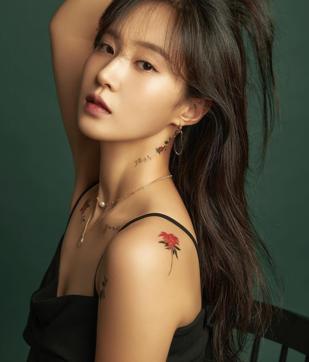 GirlsGeneration Kwon Yuri Unveils New Calendar Photos..Fatal Beauty Girls Generation Kwon Yuri has released a new Calendar photo.Kwon Yuri posted several photos on his Instagram on the 25th, saying, A new calendar has already come out, sowon (fan club name).The released photo is a photo of Girls Generation Oh!GGs 2021 Seasons Greetings Calendar. Kwon Yuri is holding flowers against a green background and posing in various poses. Intense eyes and flower tattoos on the shoulders add a deadly atmosphere.Fans responded with Who is the flower, Whats your beauty, Im so excited for the seasons greetings.Meanwhile, Girls Generation Oh!GG is a unit formed by Yoona, Taeyeon, Kwon Yuri, Sunny and Hyoyeon. In September 2018, it gained popularity by releasing the single albumDid you not know.Photo|Kwon Yuri SNS