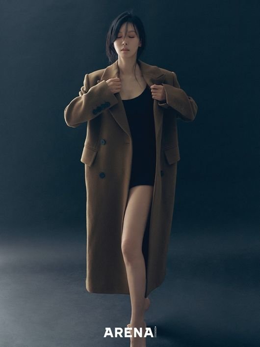 Actor Kim So-yeons pictorial was released.In the released pictorial, Kim So-yeon properly harmonized the ice-cold character of Cheon Seo-jin with the soft charm of actor Kim So-yeon. Kim So-yeon is said to have grabbed the set with his sharp suit styling, sensational gaze and figure.In the interview that followed after the photo shoot, Kim So-yeon looked back on her acting life for 26 years and honestly revealed the reason why she challenged acting as a villain after 20 years. In addition, her efforts, such as the carefully prepared process and voice change to play the character Cheon Seo-jin, are also included in this interview.Kim So-yeons pictorial and interview will be revealed through the fashion magazine Arena Homme Plus December.