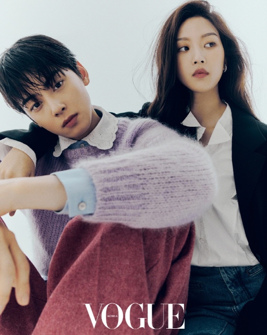 A super-exclusive visual chemistry pictorial with Cha Eun-woo, Moon Ga-young, and Hwang In-yeop who are in harmony with the tvN new Wednesday and Thursday dramaGoddess Fall was released through the December issue of fashion magazineVogue Korea.In the published pictorial, Cha Eun-woo digested clothes of various colors with her own feeling. In a single cut, she wears a unique green color padding and gazes at the camera with a sharp glance, overwhelming her gaze at once.In the following unit cut, Cha Eun-woo makes it impossible to take his eyes off of each other with different charms. In the unit cut with Moon Ga-young, the light purple nit creates a lovely atmosphere, while Cha Eun-woos bluish-cheong fashion combines with Hwang In-yeops casual suits to provide refinement. In addition, in the cut with the three, they showed their charms without awkwardness and completed a fantasy visual chemistry pictorial.[ He shared his thoughts on the character Suho inGoddess Fall.He also revealed a little joy in the field, saying, Because I like to talk, its good to get to know something new while talking about things in the field.Cha Eun-woo visits the home theater as Lee Soo-ho of the new tvN dramaGoddess Fall on December 9th. It is planned to draw a character with a reversal charm that is cold on the outside but warm on the inside with a high synchronization rate.More photos and interviews of Cha Eun-woo can be found in the December issue of Vogue Korea.​ / Photo = Vogue Korea