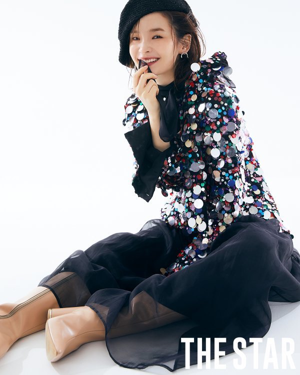In this pictorial released through the December issue ofThe Star magazine, Jeun Mi-do directed a new look that had not been shown before under the theme ofPalm Fatal. In the published photos, Jeun Mi-do showed off her elegant and alluring charm by showing various poses, such as looking at the camera with a glamorous look and lying on a sofa with gorgeous jewelry. In particular, Jeun Mi-do is the Actor who was the brightest this year selected byThe Star. At the set, he stood in front of the camera with a tense appearance, but when it started, he showed off a model force and received applause from the staff.In the interview following the photo shoot, Jeun Mi-do said, Thanks to the enthusiastic support of the staff, I was encouraged to shoot. It is amazing that I decorate the cover of the magazine.Jeun Mi-do, who received great love from this years tvN KBS Drama SpecialSleek Life as a Doctor. I thought that I would be loved if I met with famous production crew and actors well, but fortunately, many people liked it and I was very grateful. Whenever we are tired of working or want to see old friends, people can see this KBS Drama Special. I hope there will be.When asked about his thoughts on winning the Rookie Award at the Asia Contents Awards and the Brand Grand Prize of the Year recently, he said, There is a time when the Rookie Award can be received, and it seems that young actors should receive it. It feels like welcoming Jeun Mi-do to challenge new things.In addition, when asked about the criteria for selecting works, I used to choose works that could challenge because there would be no progress as long as I could. As a result, I have a sense of challenge to things I havent done before, new things and things I didnt expect from me, he said. But the most important thing is the story and message of the work. In that, I focus on whether my role is worth challenging and attractive.Finally, when someone tells me that I was comforted by watching my performance and KBS Drama Special, I feel that I was very good at acting. I just want to do a good acting. Later, it would be nice if someone left a work that could say, Jeun Mi-do acting really was great, he honestly conveyed his rewarding moments and goals as an actor.Actor Jeun Mi-dos fashion pictorials and honest interviews with reversal charms can be seen in the December issue ofThe Star (released on November 26).