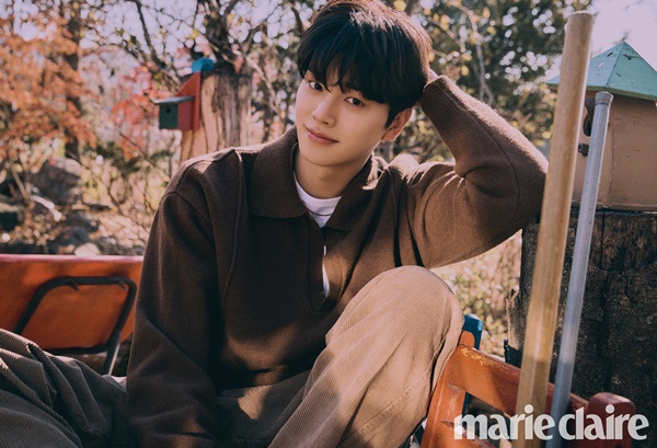 Actor Song Kangs pictorial and interview, which shows off a new Acting every time, was released in the December issue of Marie Claire.Along with the pictorial, he told an interesting story of the tvN drama Navilera, which is scheduled to air next year, and the Netflix original Sweet Home, which is about to be released next year, and 2 that rings if you like.In addition, Sweet Home, a work that has a lot of CG work, expressed expectation, saying that most of the scenes were acted while watching the chroma key screen. On the other hand, he expressed special affection for the role of Sun-oh, who learned a lot while acting various emotions.In the following interview, when I started Actor and asked what thoughts I havent let go of so far, she answered that she always longed forraw Acting, which gives the feeling of being completely like me. He said he is trying to broaden his horizons for this.Lastly, he expressed his affection for his work by saying that it is theshooting site that excites him, and that he likes the energy of the scene.Photo courtesy of Marie Claire