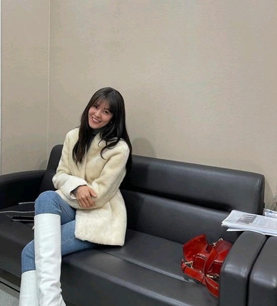 On the 26th, Seong-eun Kim posted a photo on his Instagram with a post saying, Thank you for watching the broadcast until late today and leaving a message of support. With this strength again, parenting hard from tomorrow! Aja Aja.In the photo, Seong-eun Kim catches the eye with her white long boots fashion. The face of Sung-sung Kim, who smiles with a bright expression even after finishing work until dawn, also stands out.Seong-eun Kim married soccer player Jeong Jo-guk in 2009 and has two sons and one daughter.