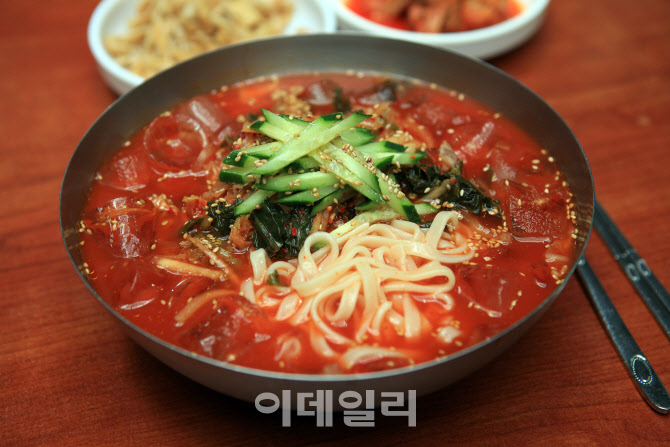 김치만두국