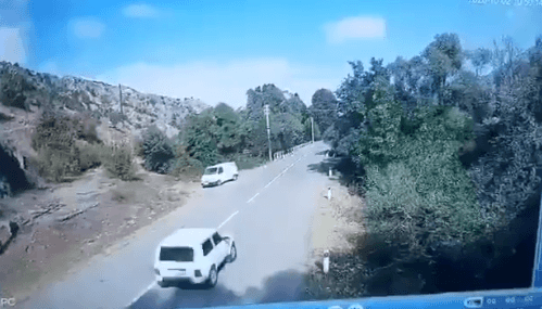 아제르바이잔의 단거리 탄도미사일 로라가 아르메니아의 다리를 타격하고 있다. [FJ 트위터 계정 캡처]