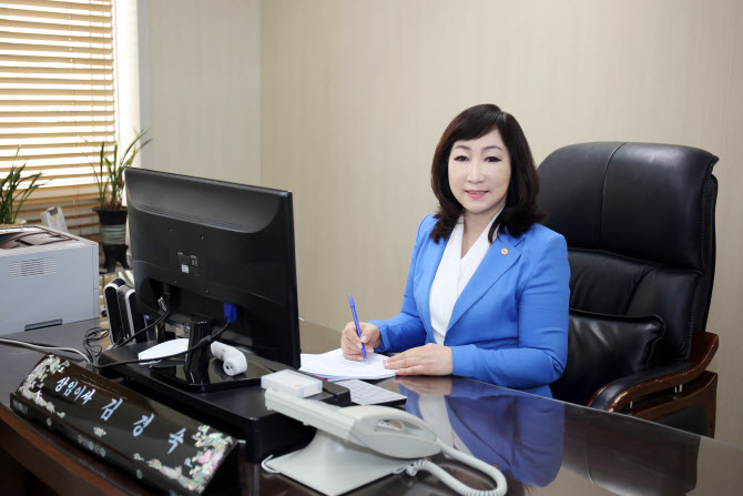 김경숙헤어 이미지