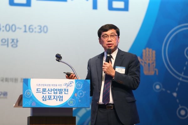 드론날다 이미지