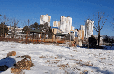 "안녕하세요!" 눈밭 위로 힘차게 등장한 세화씨와 건우.