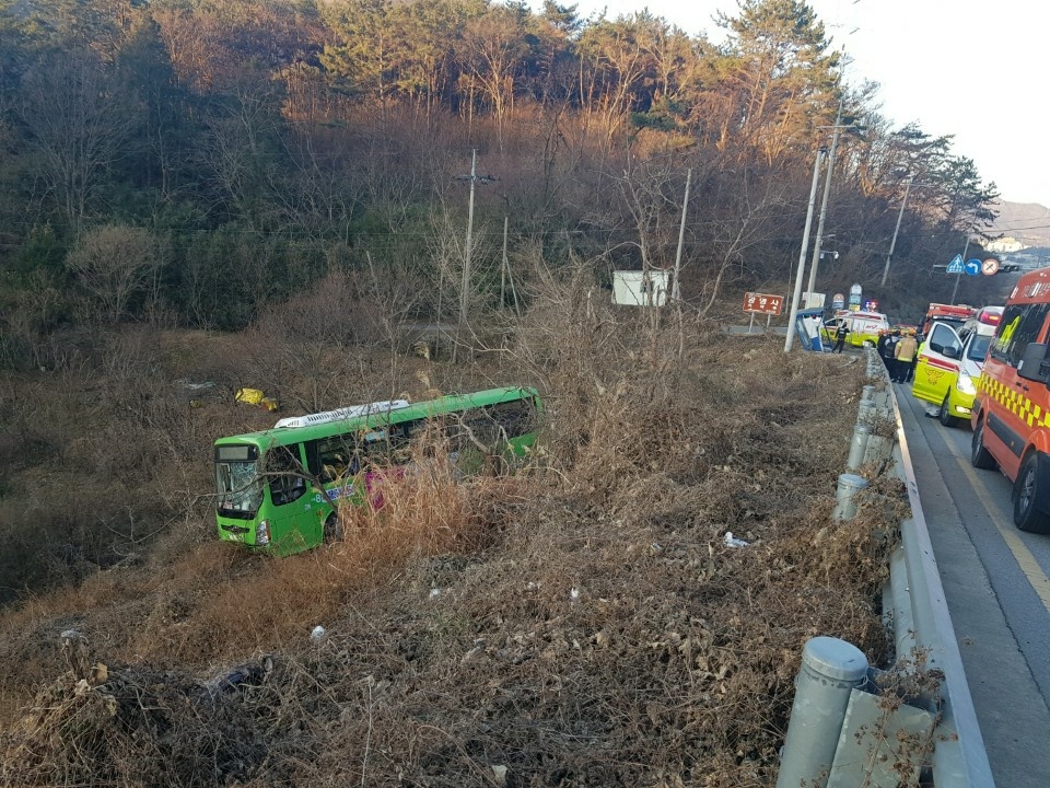 언덕아래 이미지