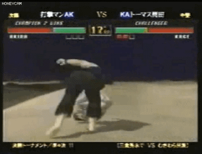 (뒤로 돌면서 데굴데굴.. 구르기 공격 판정으로 적을 쓰러뜨리면 금상첨화)