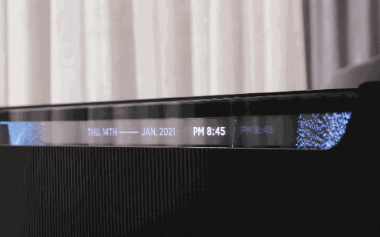 LG디스플레이가 55인치 투명 OLED를 탑재한 스마트 침대를 CES2021에서 공개했다. (영상=더버지)