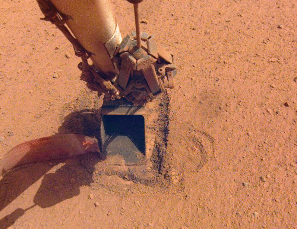로봇팔 주걱으로 누른 상태에서 땅파기하는 두더지 [NASA/JPL-Caltech 제공/ 재판매 및 DB 금지]