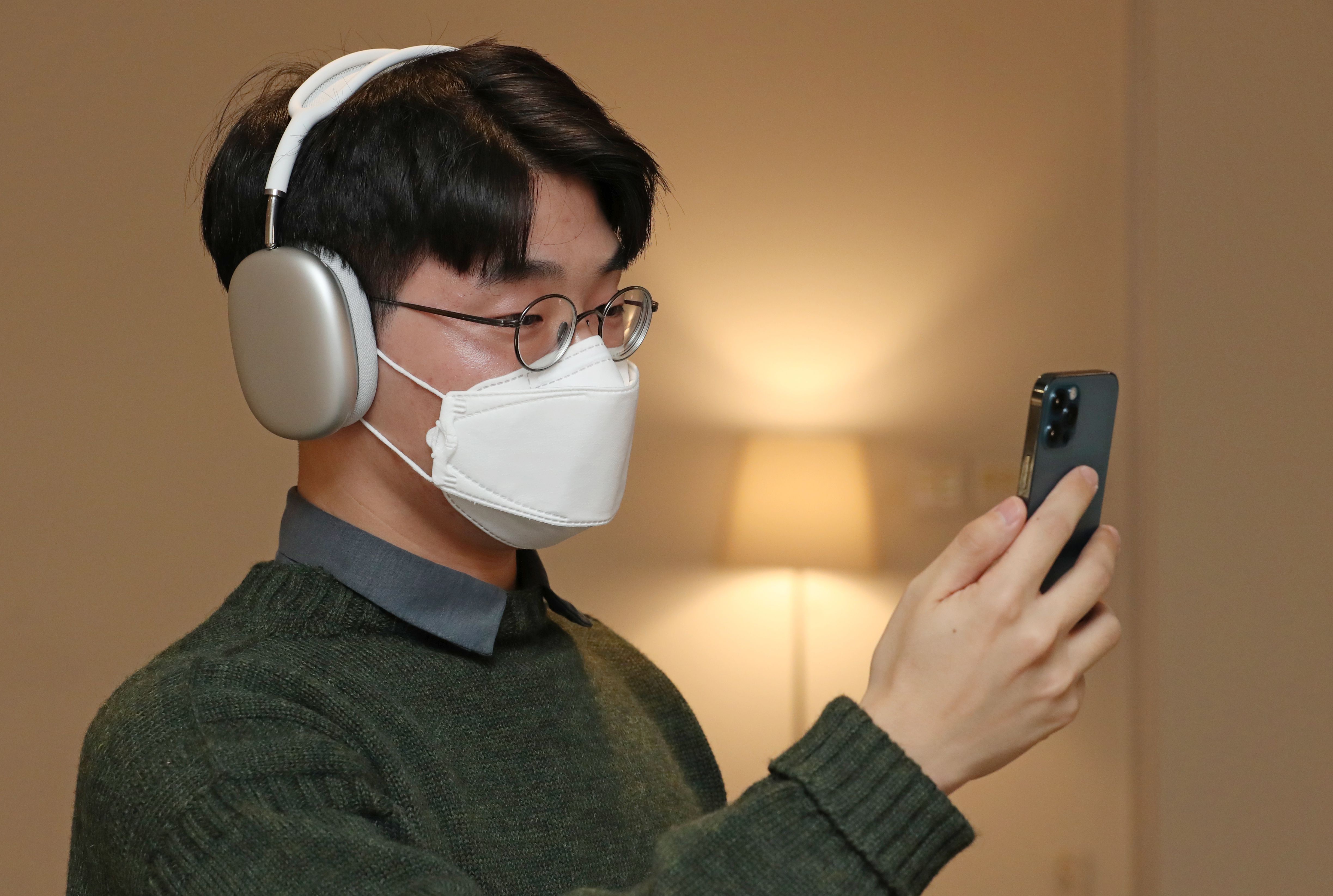 버즈 프로 '대화 감지' 편리, 에어팟 맥스 '소음 차단' 강력 버즈 프로 '대화 감지' 편리, 에어팟 맥스 '소음 차단' 강력