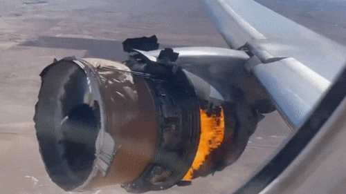 지난 20일 미국 유나이티드 항공사 여객기 ‘UA328’가 이륙 30분만에  엔진에 불이나서 타오르고 있다./데일리메일