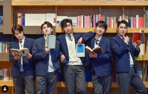 청춘교복 이미지