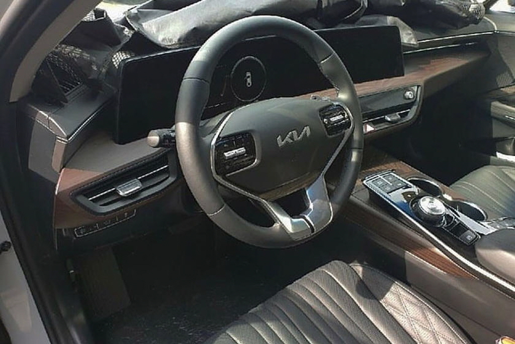 Kia k8 interior