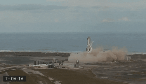 스페이스X '스타십'의 세번째 시제품 SN10. 이륙후 약 10Km상공까지 도달한 후 다시 출발지점에 안정되게 착륙하고있다. /스페이스X 캡처
