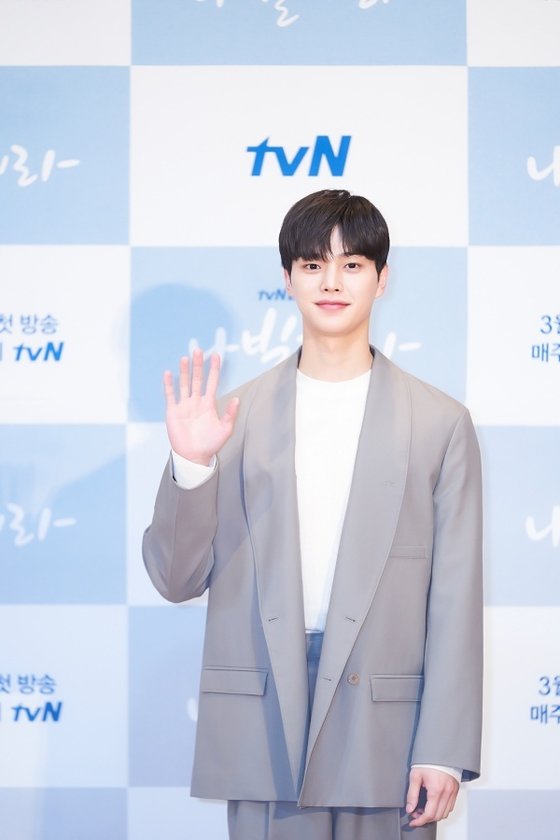 나빌레라 이미지