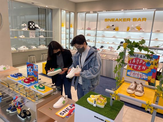 강남스니커 이미지
