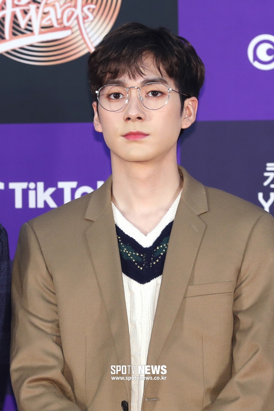 아론 이미지