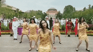 지난 25일 중국 베이징 칭화대 교정에서 열린 개교 110주년 기념 댄스 공연./중국 소셜미디어
